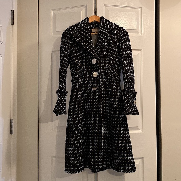 Karen Millen- Designer Coat Size 4 : Runs small would best fit 0-2 US size - Picture 2 of 11